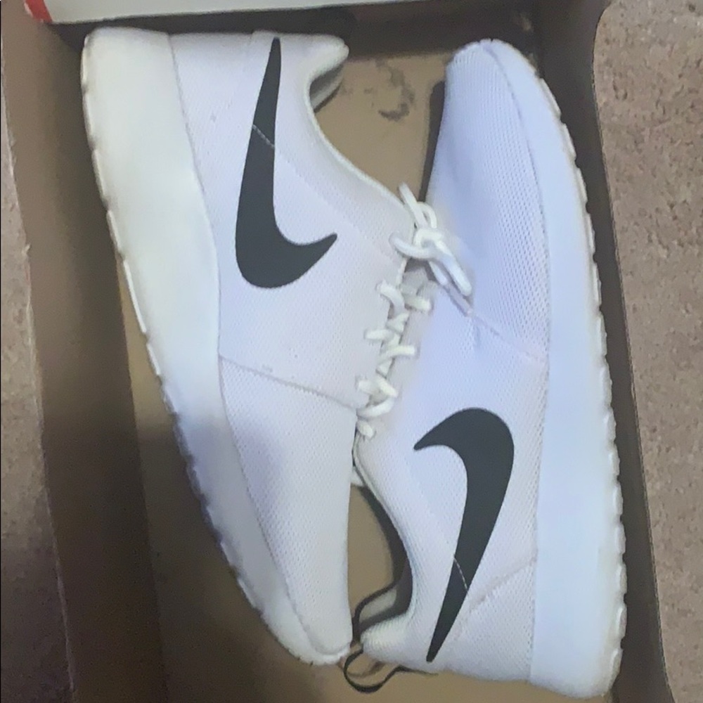 WOMENS NIKE ROSHE ONE